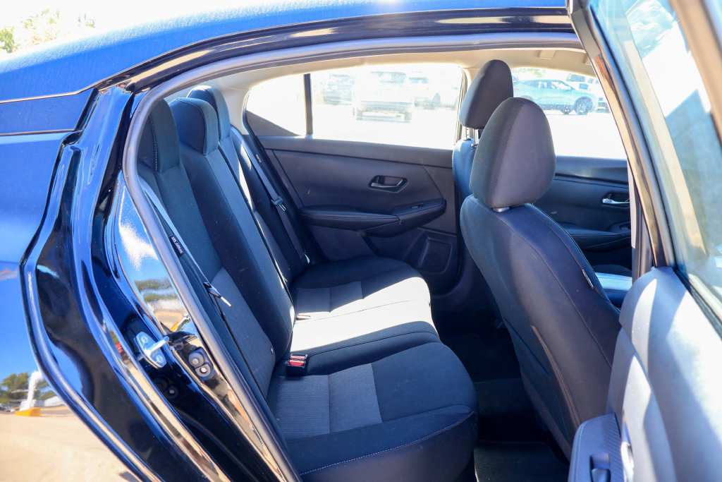 Used 2025 Nissan Sentra SV FWD image 10