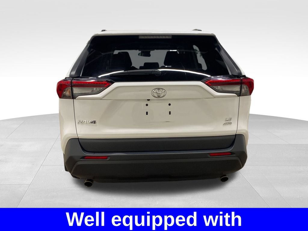 Used 2019 Toyota RAV4 LE AWD/4WD image 3