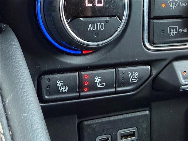 Used 2023 Chevrolet Suburban Premier image 24