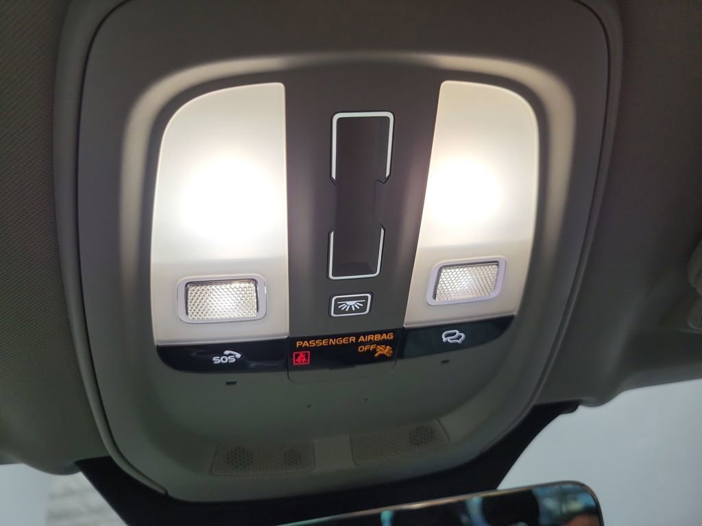 Used 2025 Volvo XC90 B5 Core image 58