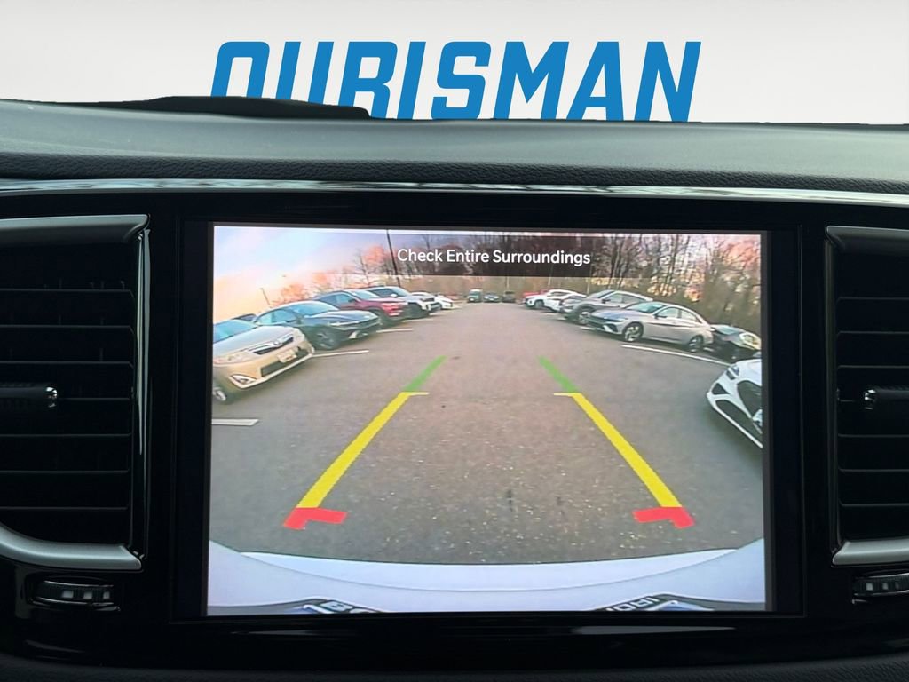 Used 2024 Chrysler Pacifica Touring-L image 21