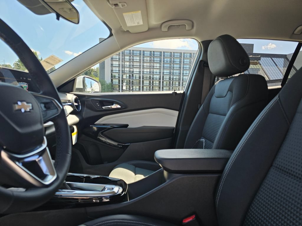 New 2026 Chevrolet Trax LT w/ Driver Confidence Package FWD image 24