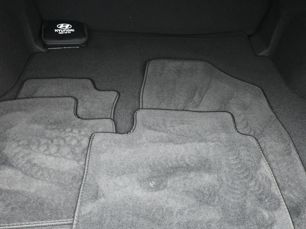 Certified 2025 Hyundai Elantra Sport image 9