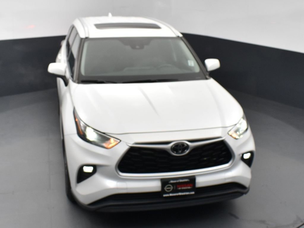 Used 2022 Toyota Highlander XLE image 18