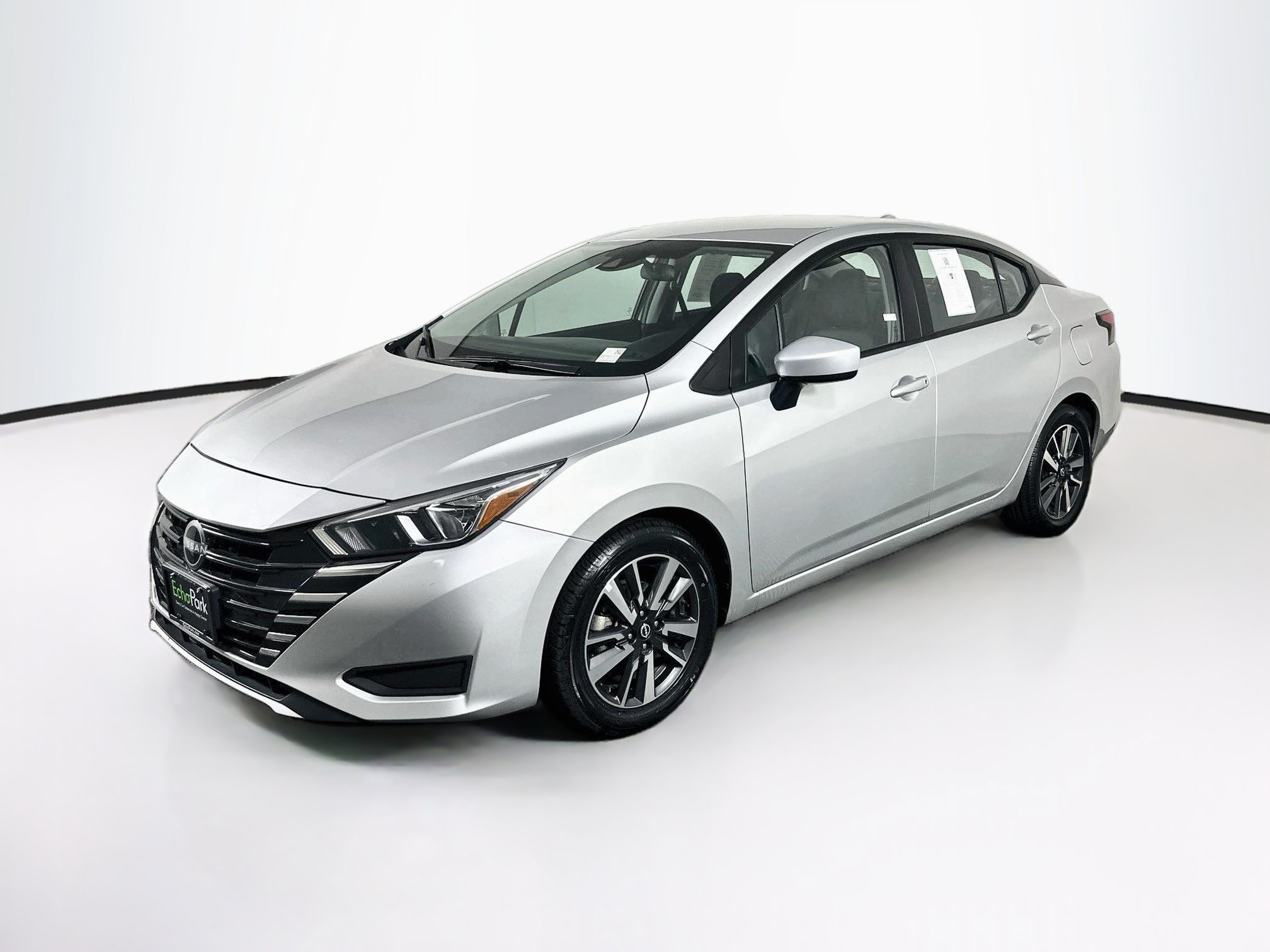 Used 2024 Nissan Versa SV FWD image 3