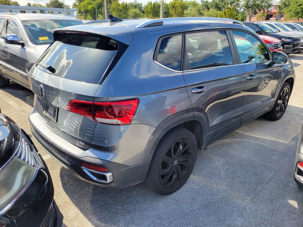 Certified 2022 Volkswagen Taos SE FWD image 3