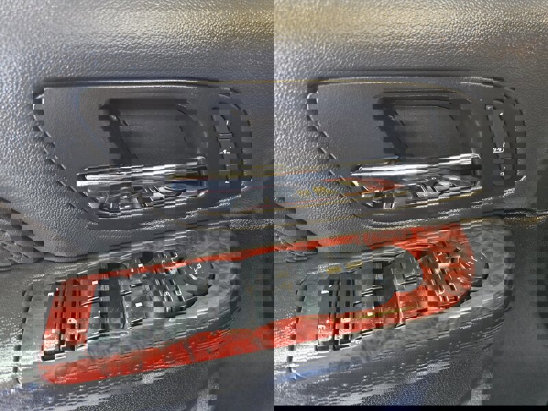 Used 2011 Cadillac Escalade ESV Luxury image 29