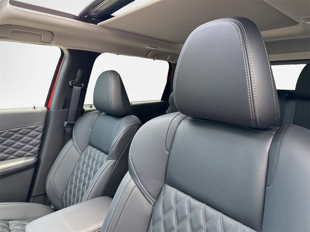 New 2025 Mitsubishi Outlander SEL image 32