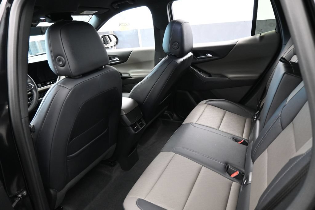 Used 2025 Chevrolet Equinox LT w/ Convenience Package II FWD image 44
