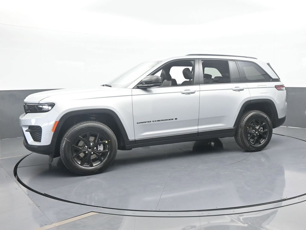 New 2025 Jeep Grand Cherokee Altitude image 2