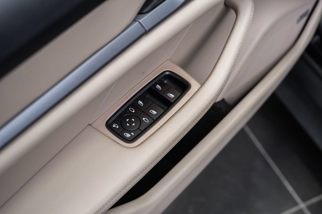 Used 2025 Porsche Taycan RWD image 39