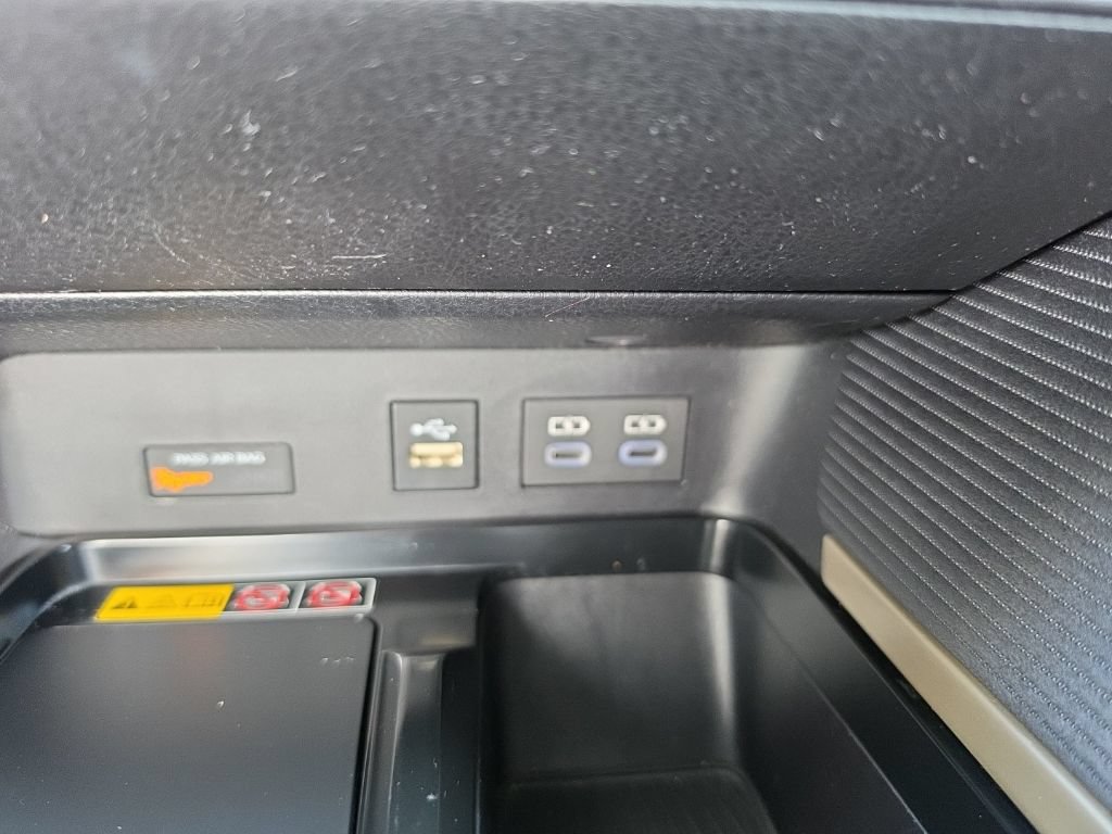 Used 2025 Toyota Camry SE FWD image 16