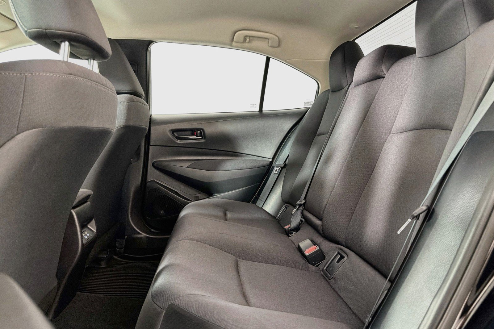 Used 2025 Toyota Corolla LE FWD image 7