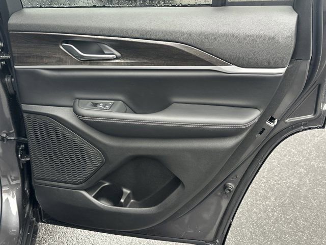 New 2025 Jeep Grand Cherokee Limited w/ Trailer Tow Package image 17