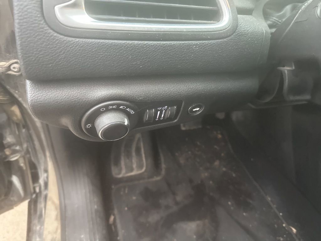 Used 2015 Chrysler 200 Limited w/ Spring Special Group image 19