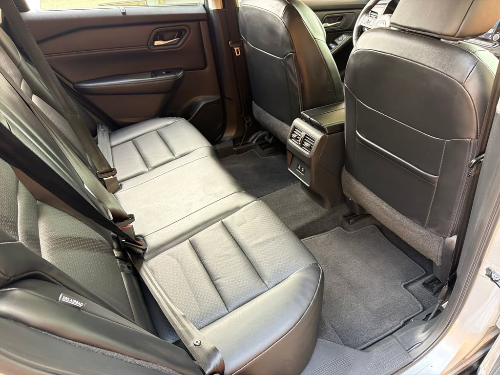 Used 2024 Nissan Rogue SV w/ SV Premium Package image 30