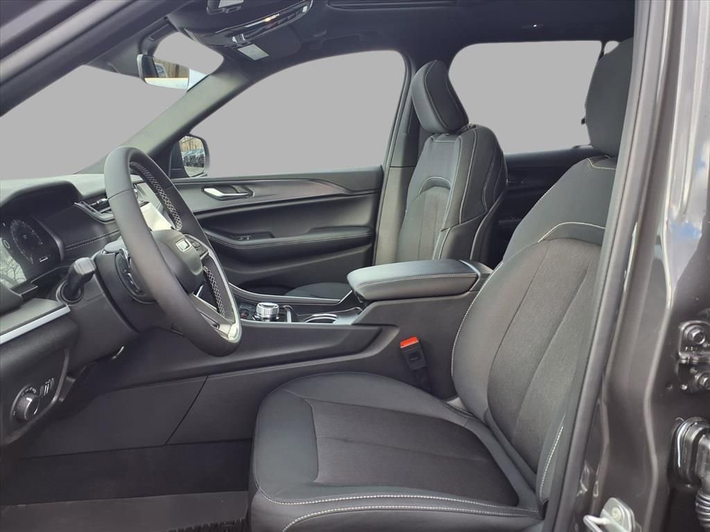 New 2025 Jeep Grand Cherokee Laredo w/ Luxury Tech Group I AWD/4WD image 20