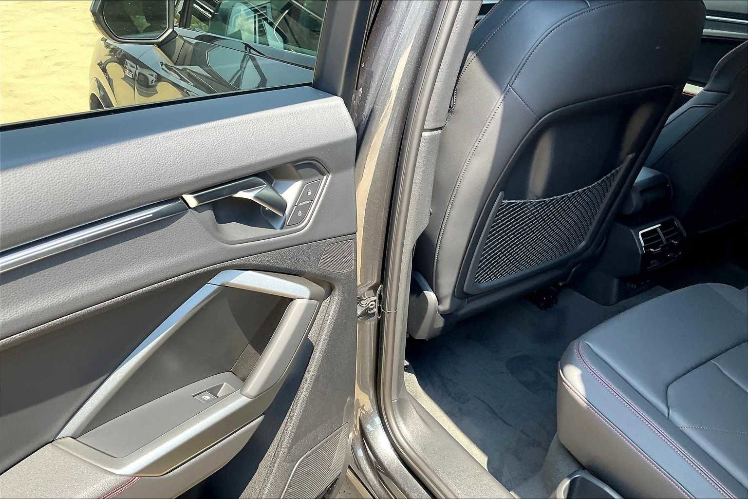 Used 2025 Audi Q3 2.0T Premium Plus w/ Premium Plus Package image 18