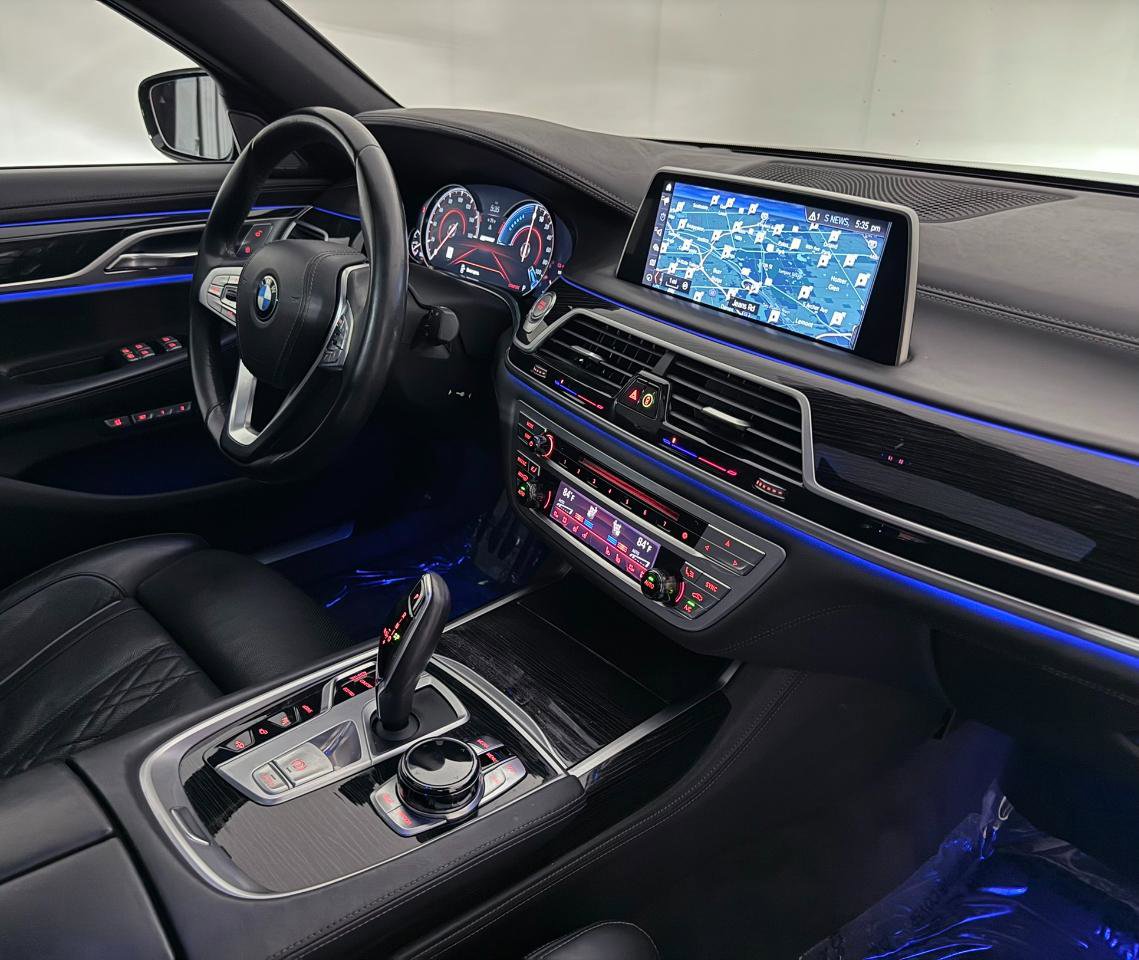 Used 2018 BMW 740e xDrive AWD/4WD image 29