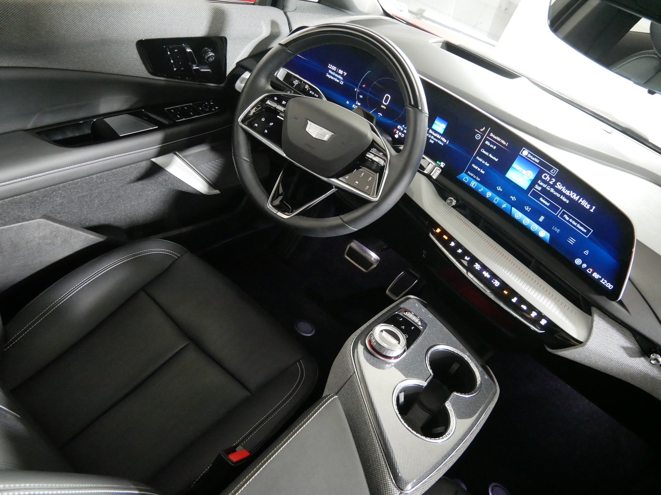 Used 2025 Cadillac Optiq Sport 2 AWD/4WD image 9