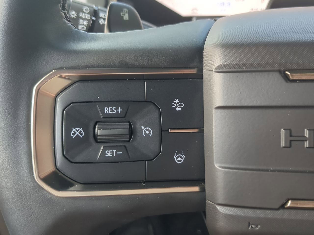 Used 2025 GMC Hummer EV 2X AWD/4WD image 36