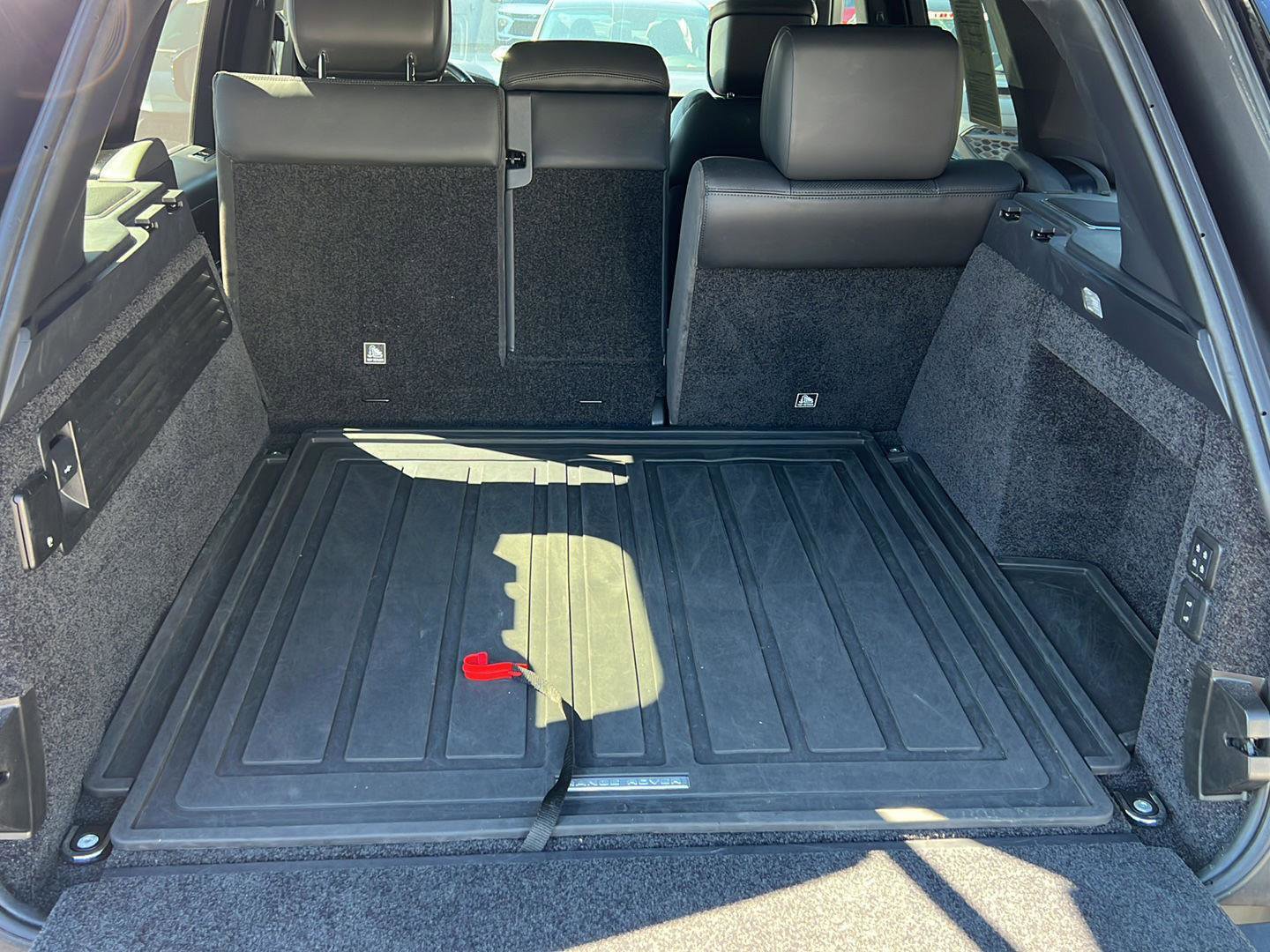 Used 2020 Land Rover Range Rover HSE image 48