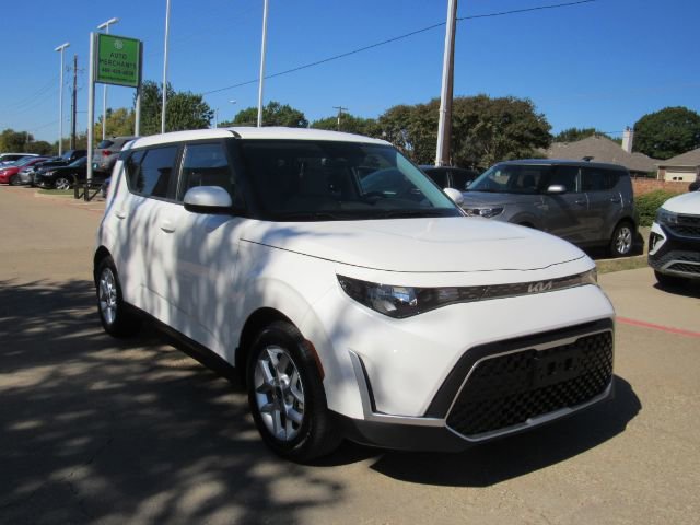 Used 2023 Kia Soul LX w/ LX Technology Package image 4