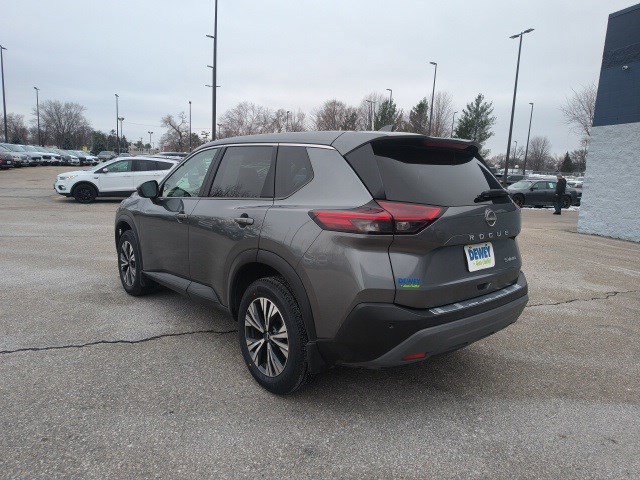 Used 2023 Nissan Rogue SV image 3