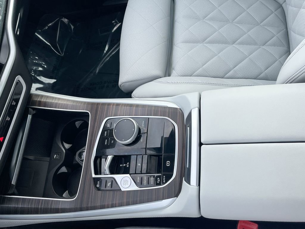 Used 2025 BMW X5 xDrive40i w/ Climate Comfort Package image 21