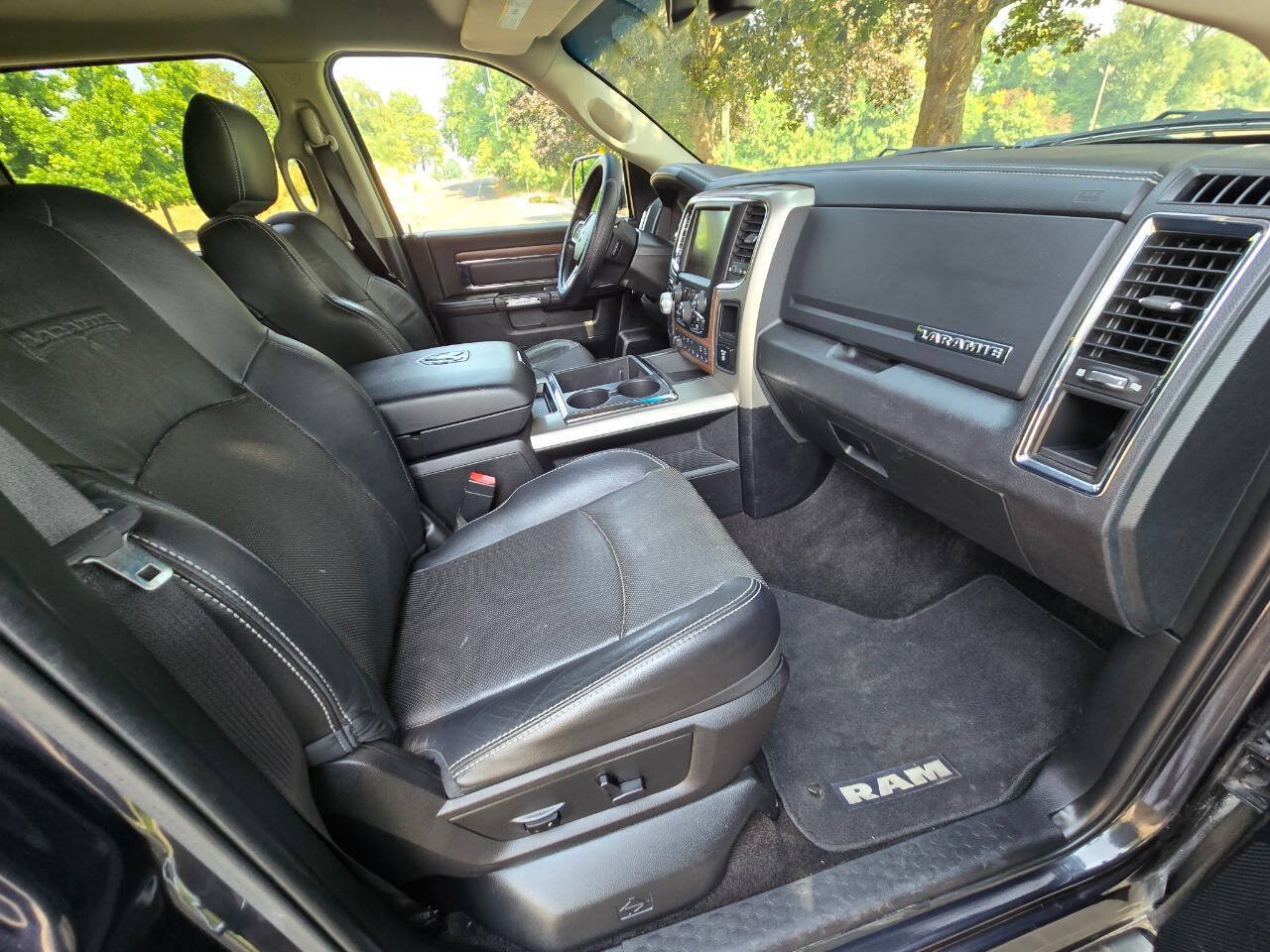 Used 2015 RAM 1500 Laramie w/ Convenience Group AWD/4WD image 17