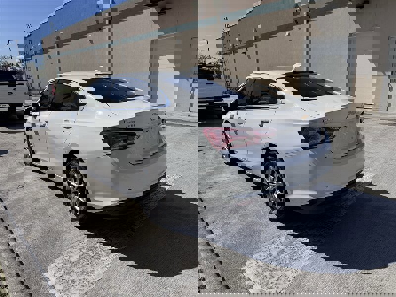 Used 2020 Chevrolet Malibu LT image 3