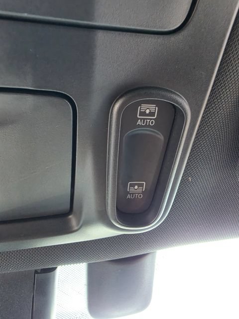 Used 2020 Chrysler Pacifica Limited FWD image 20