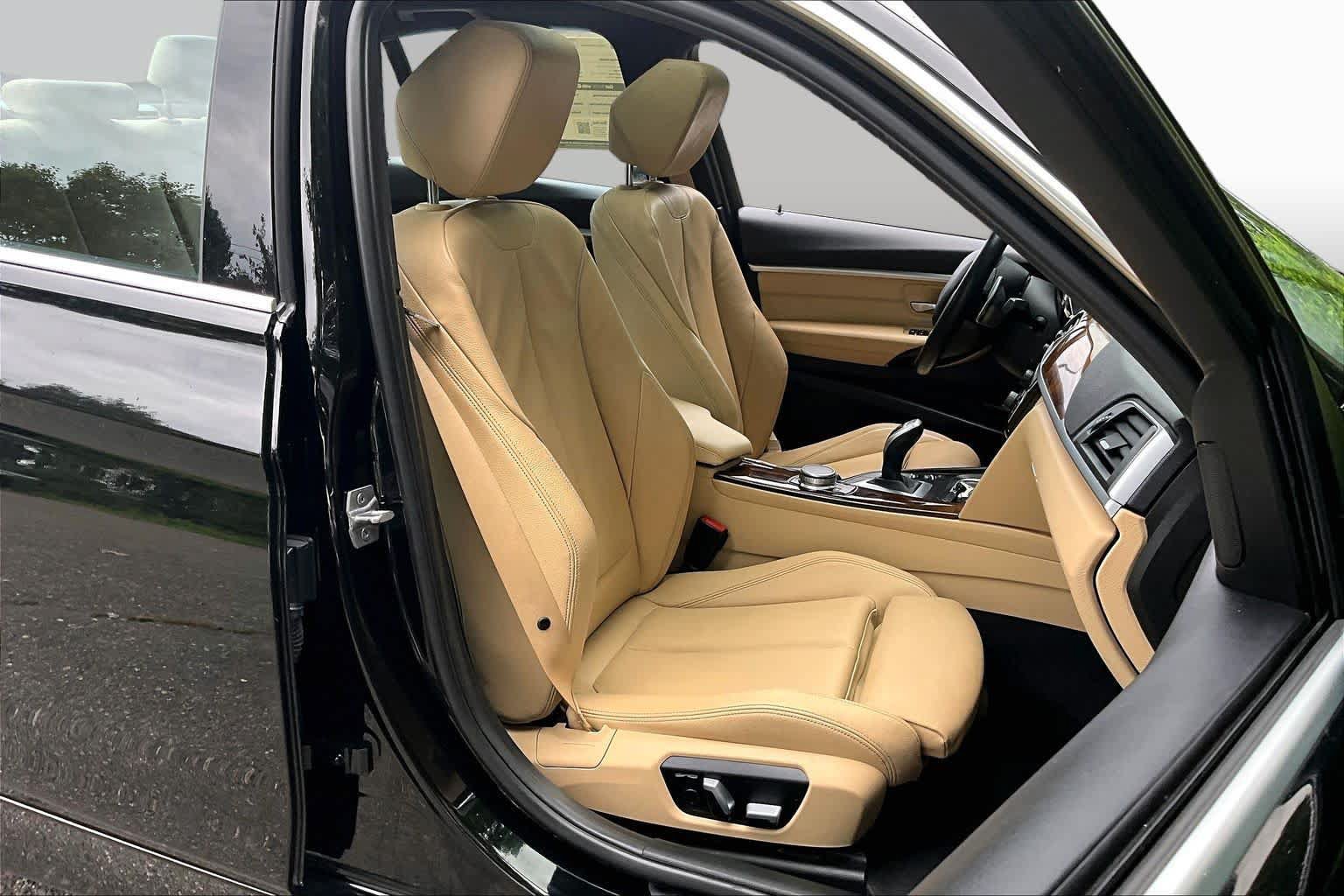 Used 2018 BMW 330i xDrive Sedan AWD/4WD image 8