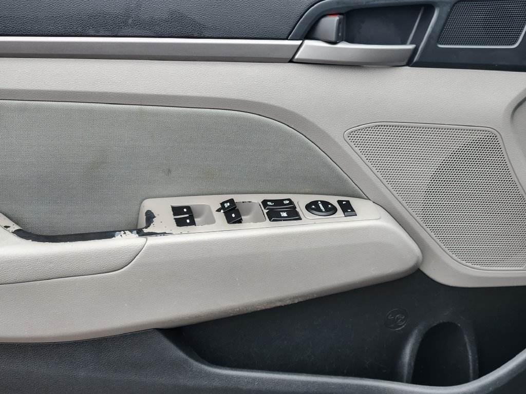 Used 2018 Hyundai Elantra Value Edition FWD image 13