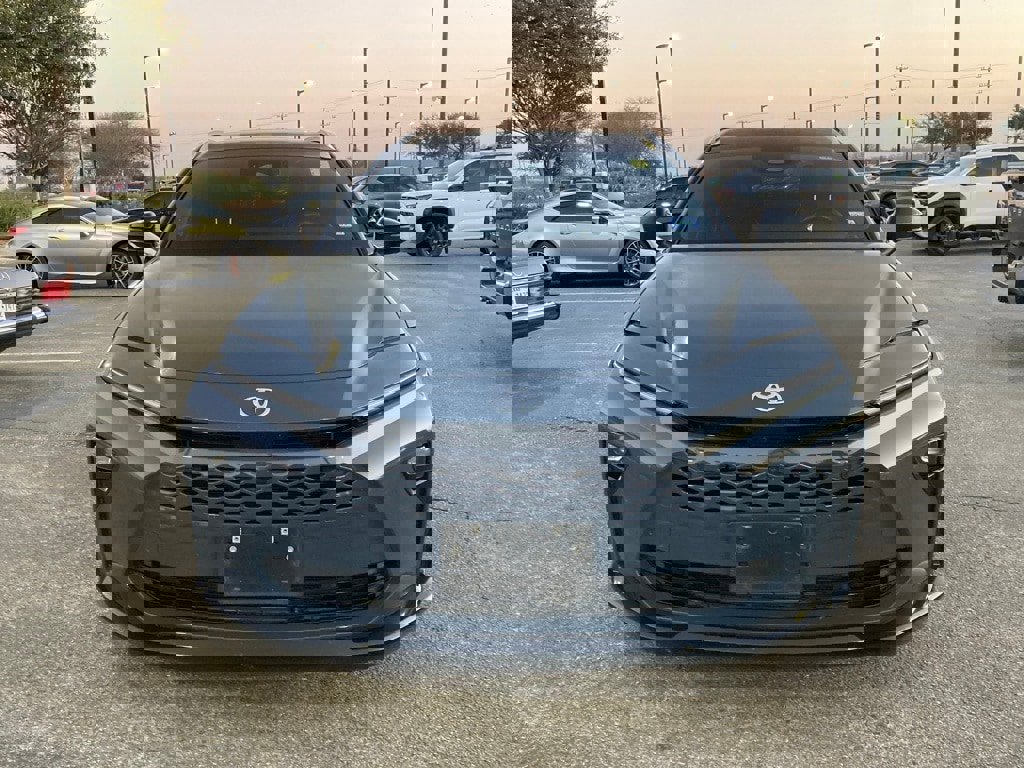 Used 2025 Toyota Crown Signia w/ Advanced Technology Package image 2