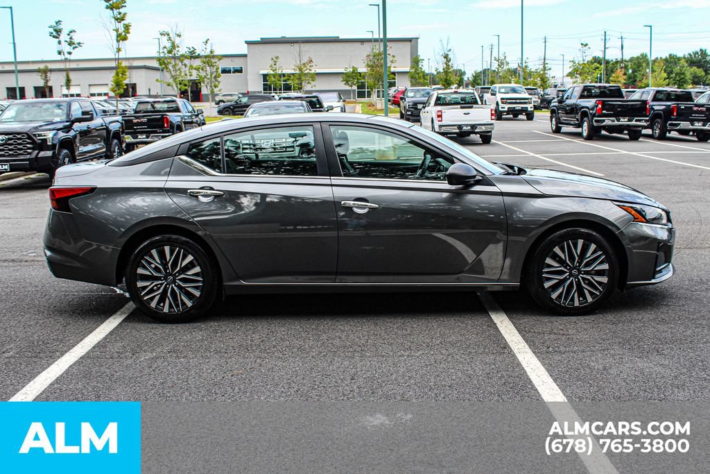 Used 2024 Nissan Altima 2.5 SV FWD image 8