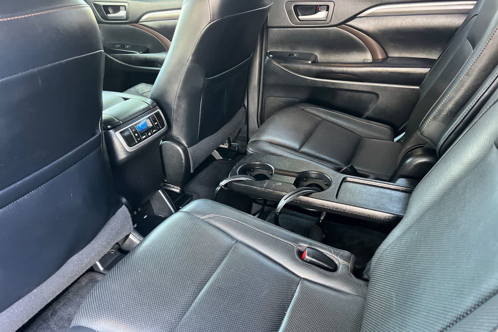 Used 2017 Toyota Highlander Limited w/ Carpet Mat Package AWD/4WD image 5