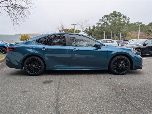 Used 2025 Toyota Camry SE image 12