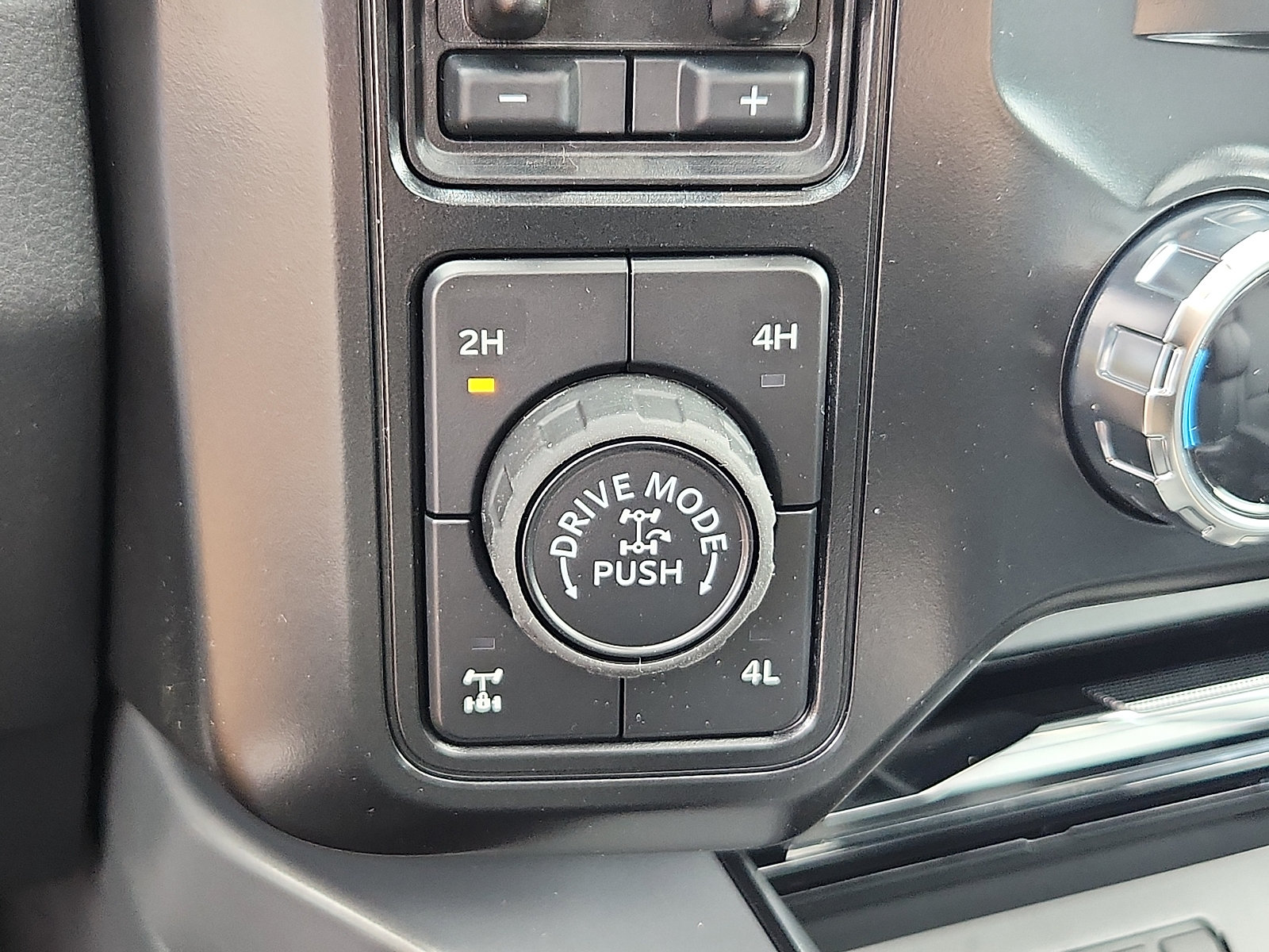 New 2026 Ford F250 Lariat w/ Tremor Off-Road Package AWD/4WD image 18
