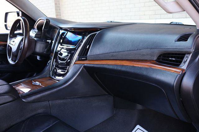 Used 2015 Cadillac Escalade Luxury AWD/4WD image 24