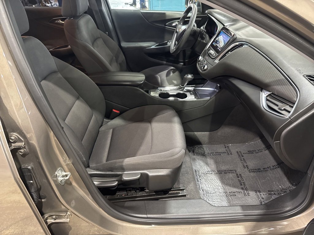 Used 2020 Chevrolet Malibu LT image 30