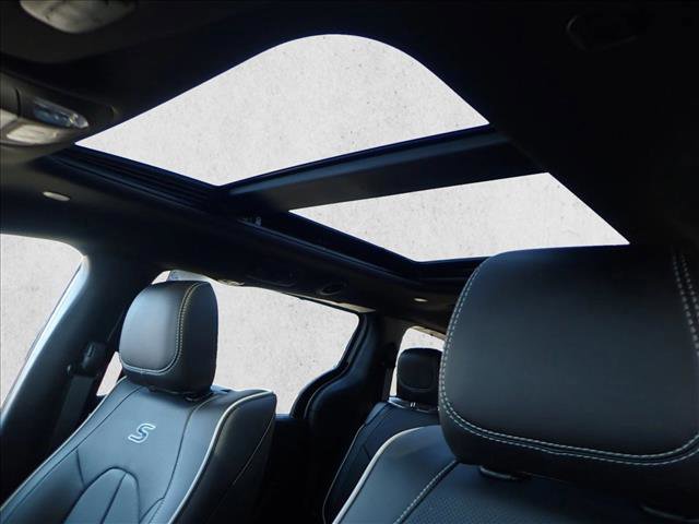 New 2026 Chrysler Pacifica Limited w/ Uconnect Theater Family Group AWD/4WD image 16
