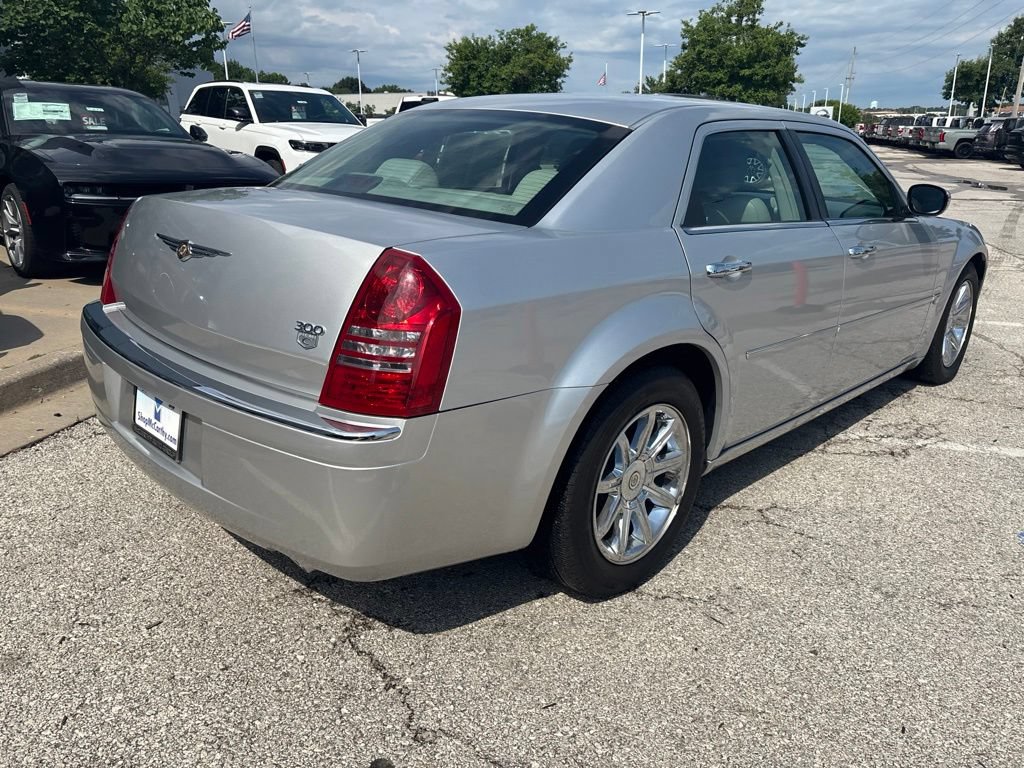 Used 2005 Chrysler 300 C w/ Sound Group II RWD image 24