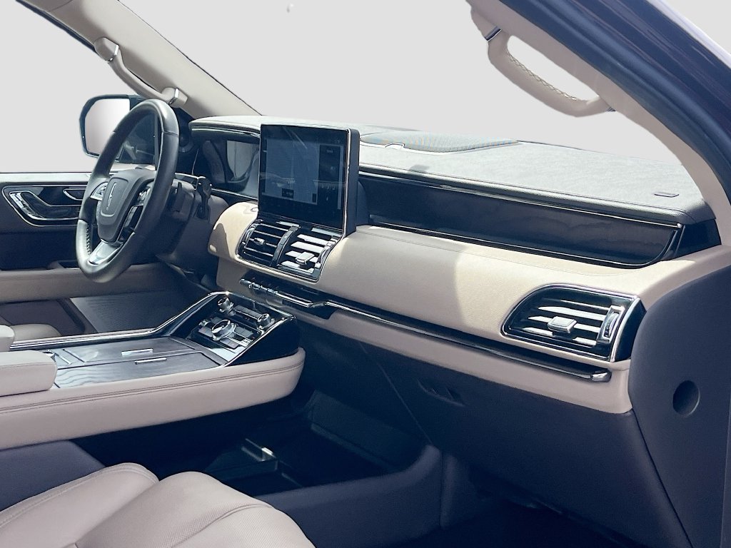 Used 2024 Lincoln Navigator Reserve AWD/4WD image 32