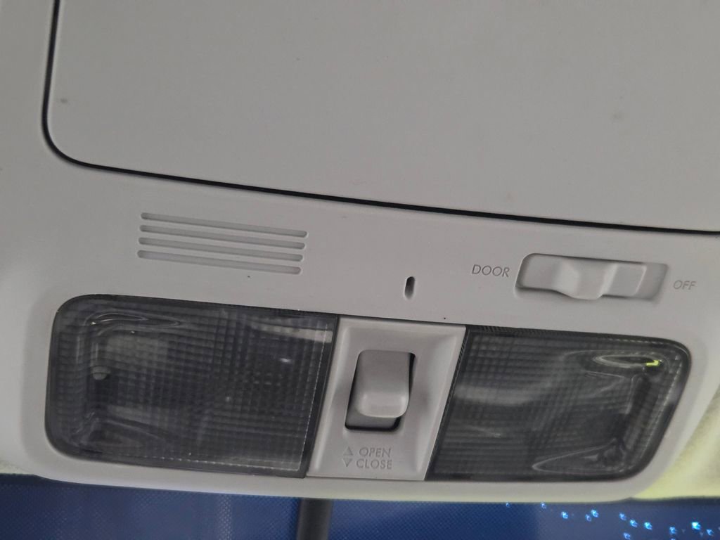 Used 2010 Subaru Forester 2.5X Premium image 11