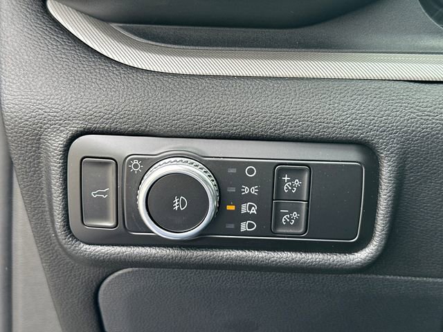 Used 2023 Ford Explorer XLT w/ Equipment Group 202A image 28
