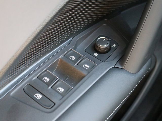 New 2026 Volkswagen Tiguan SE image 17