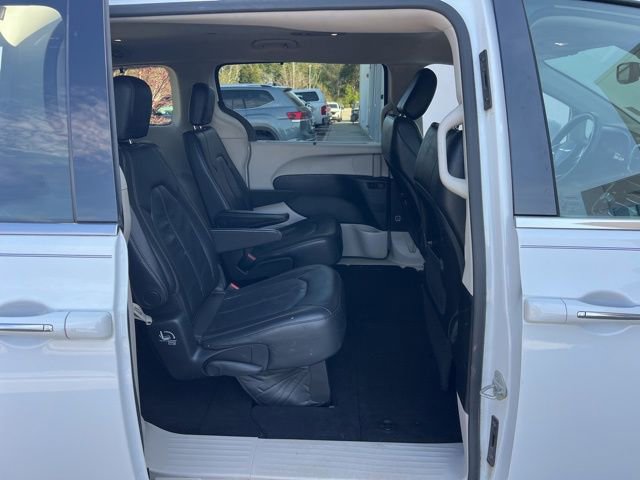 Used 2020 Chrysler Pacifica Touring-L w/ Tire & Wheel Group image 35