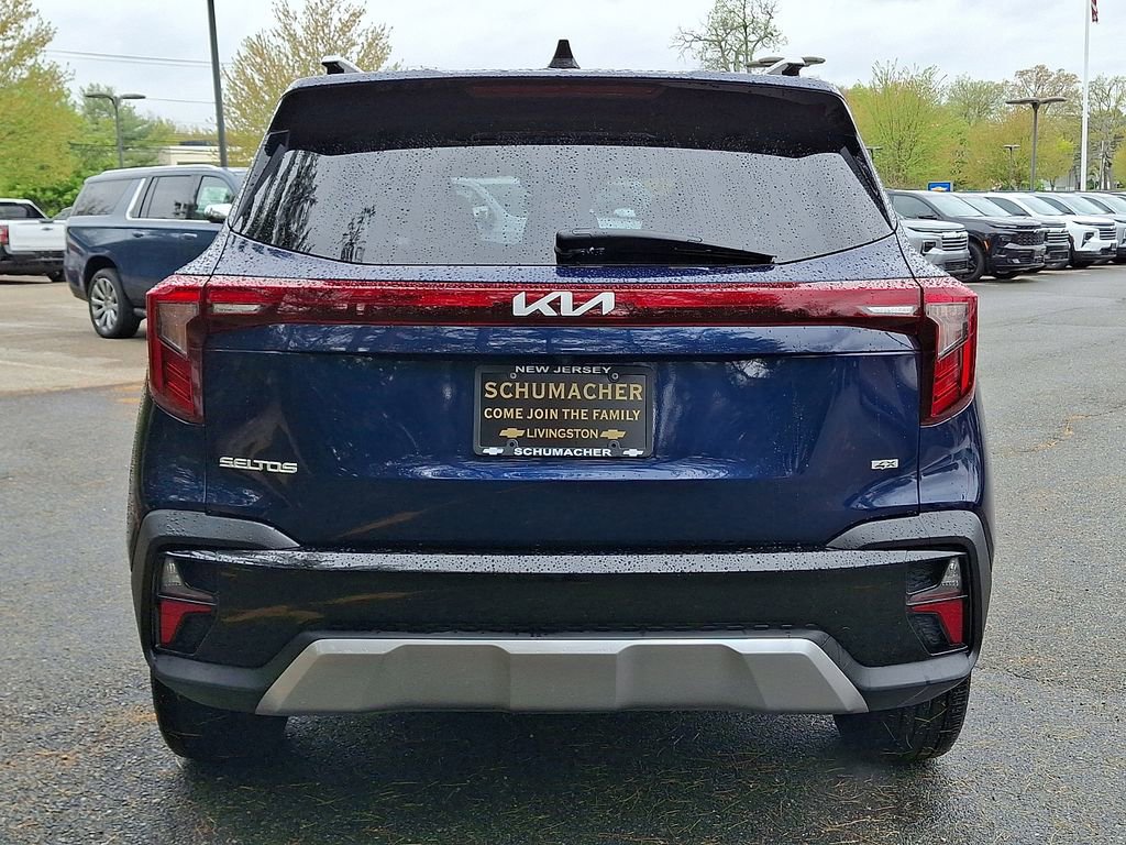 Used 2024 Kia Seltos EX AWD/4WD image 5