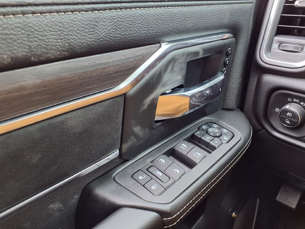 New 2027 RAM 3500 Laramie AWD/4WD image 17
